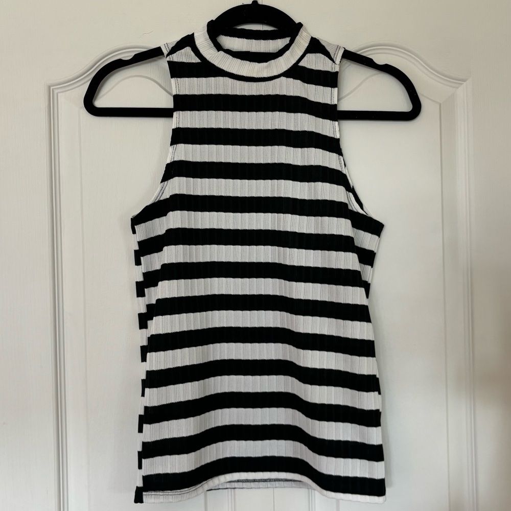 Suzy Shier Striped Sleeveless Top